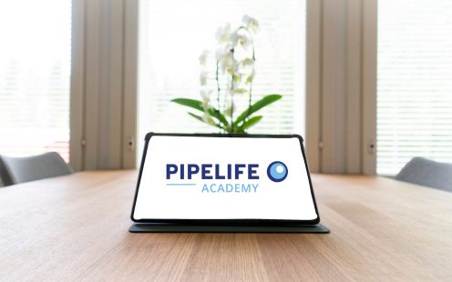 Pipeschool on Pipelifen verkko-oppimisympäristö kaikille muoviputkijärjestelmistä kiinnostuneille. Pipeschool toimii tietokoneesi internet-selaimella. Uusi Pipeschool toimii myös mobiililaitteissa, eli voit suorittaa oppitunnit tablettilaitteilla ja älypuhelimilla.