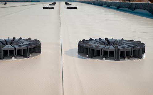 Siphonic roof drainage system roof outlets